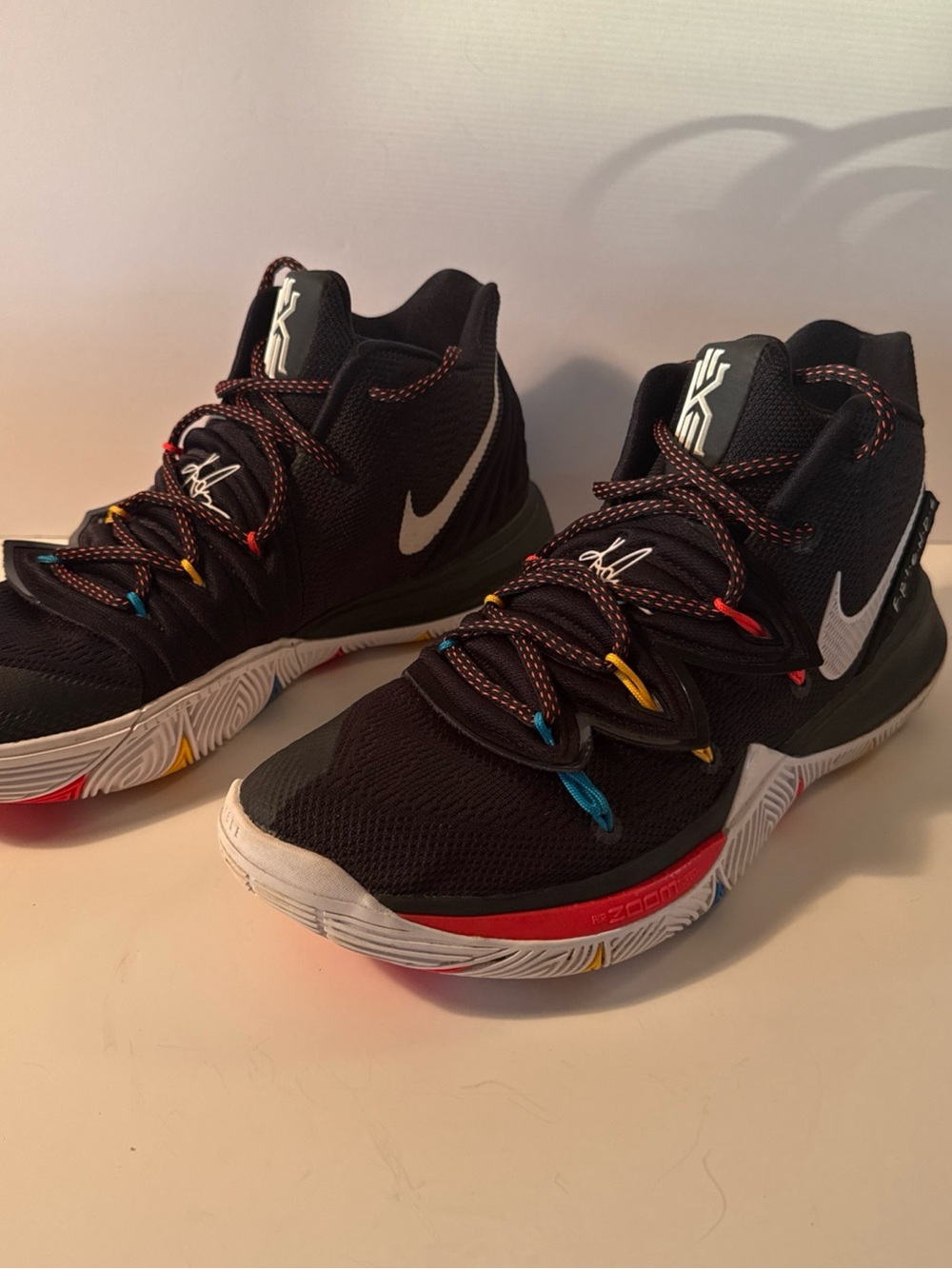 Nike Kyrie 5 ‘Friends’ men’s 9.5 sneakers/ Basketball Shoes w/Multicolor Accents
